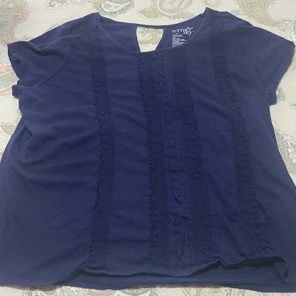 Woman's Top - Picture 5 of 7